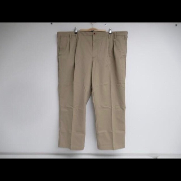 Izod Big and Tall Performance Stretch Pleated Pant - Picture 6 of 6